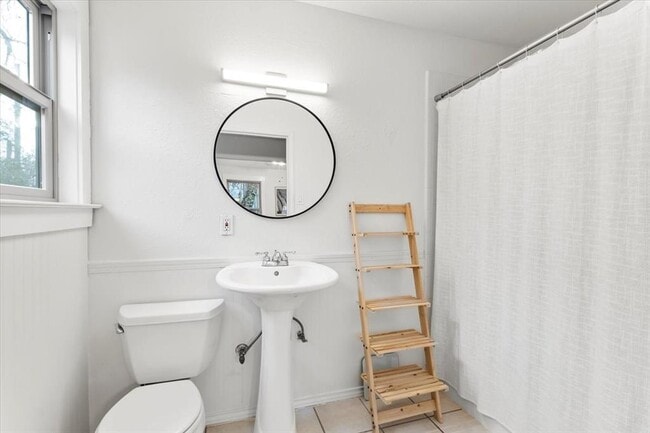 Building Photo - 3007 E 18th St