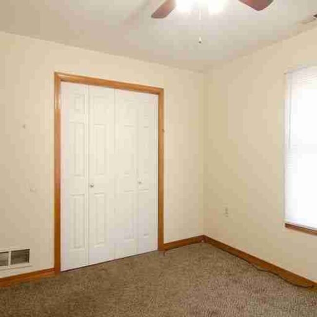 Building Photo - Cozy 2 Bedroom Home