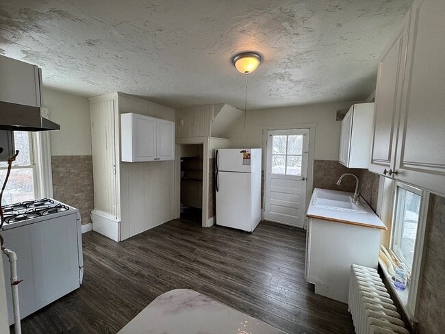 Building Photo - 78 Birch St