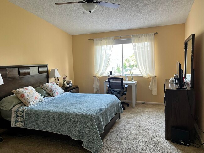 Building Photo - 6787 Via Regina