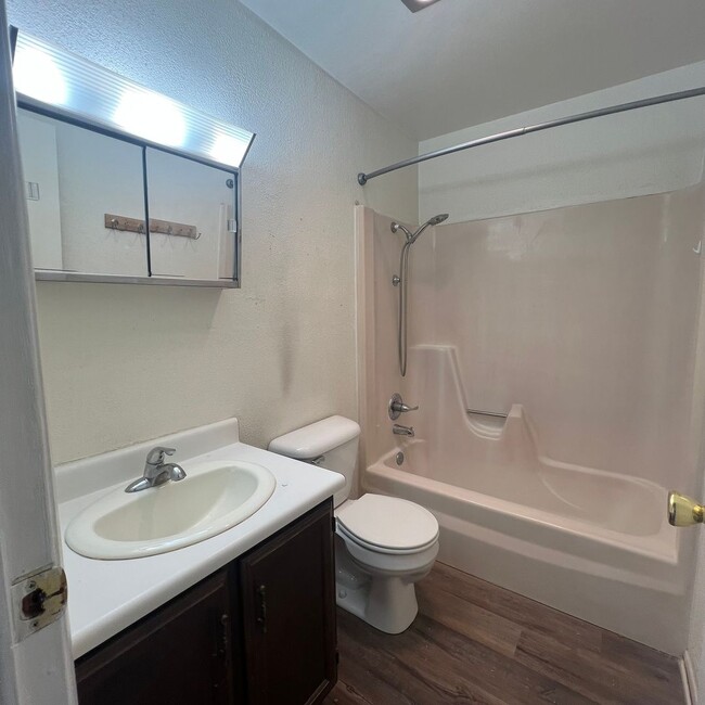 Building Photo - Small Town Living-Just A Short Drive From ...