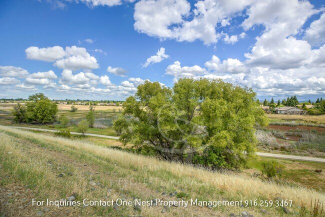 Building Photo - 2 bedroom, 2 bathroom + Casita in Sun City Lincoln Hills