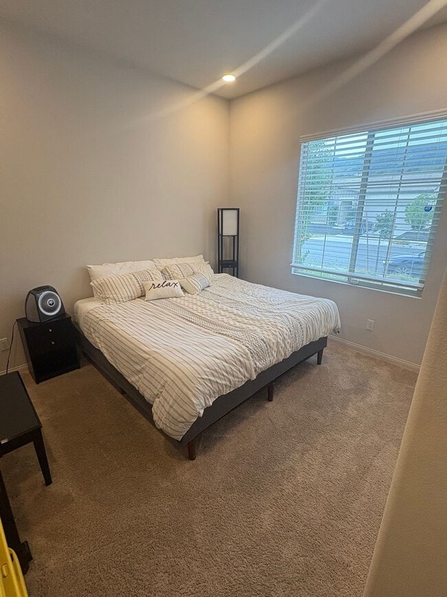 Building Photo - Beautiful home Bedford community!