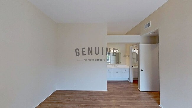 Building Photo - 2Bd 1Ba Condo in Newport Beach