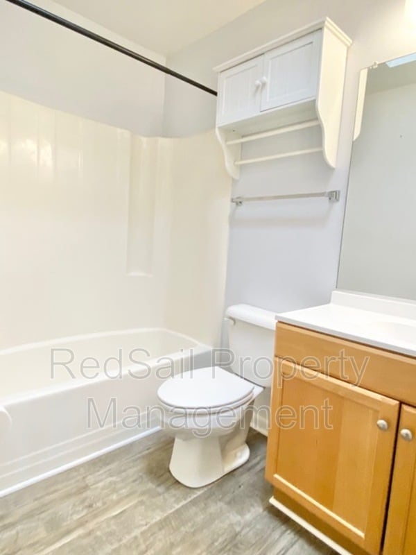 Building Photo - 23 Riverchase Dr