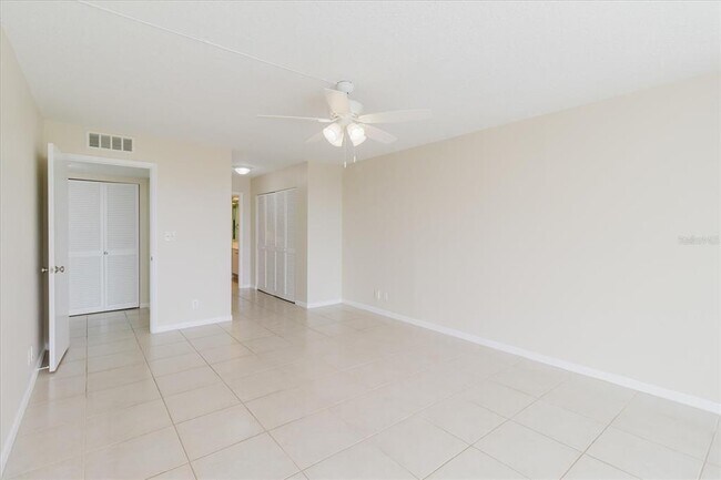 Building Photo - 100 Oakmont Ln