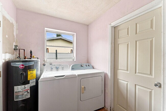 Building Photo - 4031 NW 7th Ave
