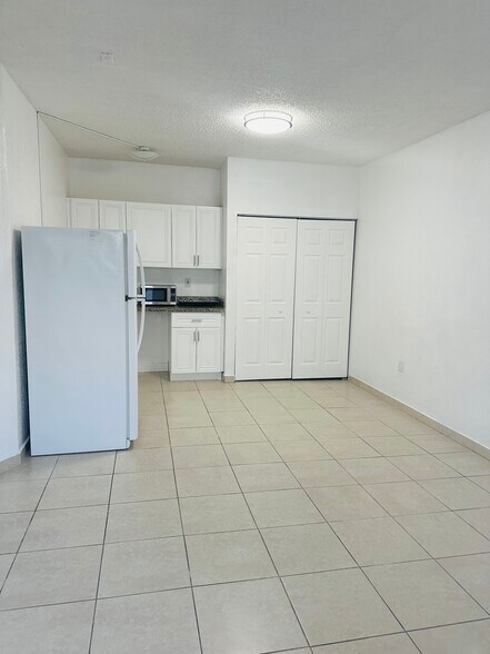 Building Photo - 14945 SW 38th St
