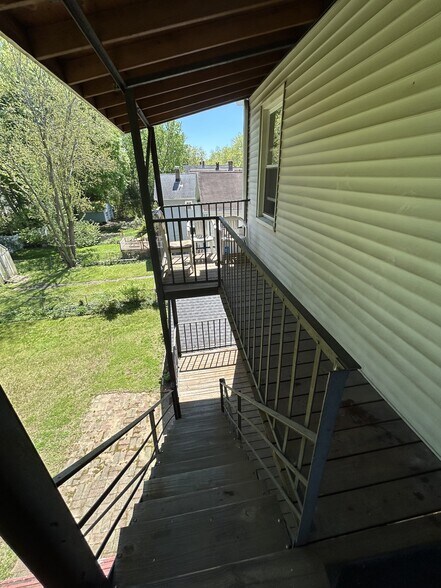 Building Photo - 117 Nicoll St