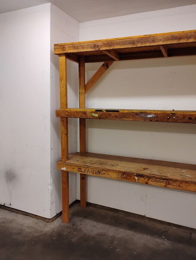 Building Photo - 3928 Ledyard St