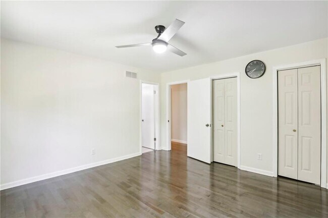 Building Photo - 4935 Cambridge Dr