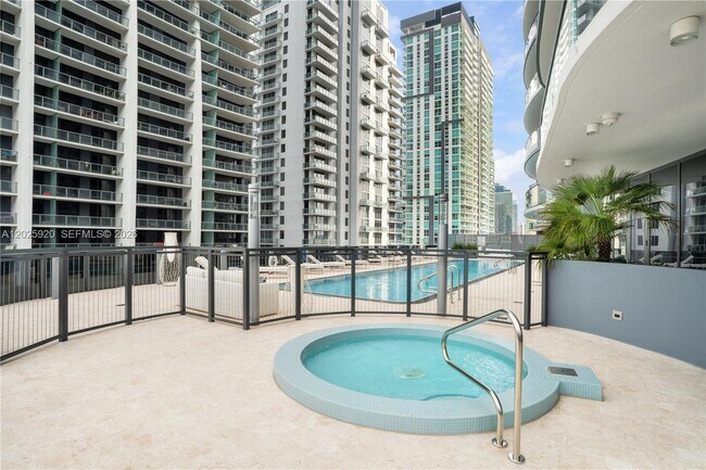 Building Photo - 1000 Brickell Ave