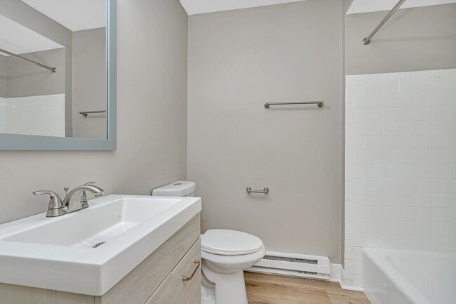Building Photo - 37 Briar St
