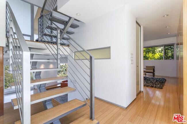 Building Photo - 1260 Linda Flora Dr