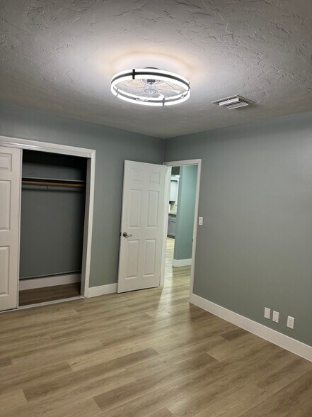 Building Photo - 4955 SW 91st Ave
