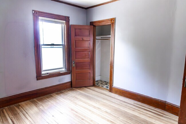 Building Photo - 139 Young St