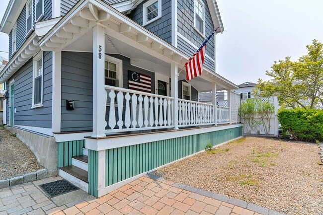 Building Photo - WINTER RENTAL: Changes In Latitude (Dogs Welcome!)