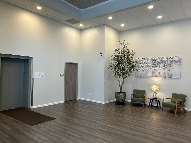 Building Photo - 127 Lake St