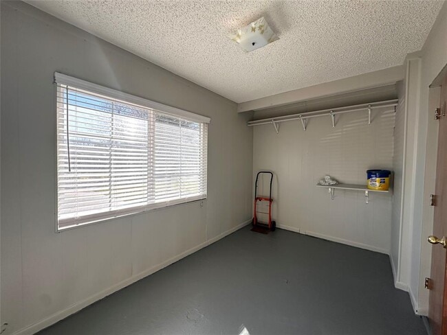 Building Photo - 2500 Biggs Dr