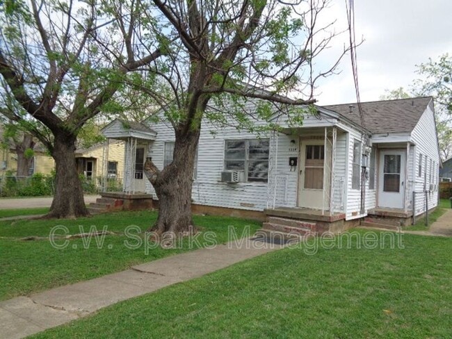 Building Photo - 1114 Dumane St