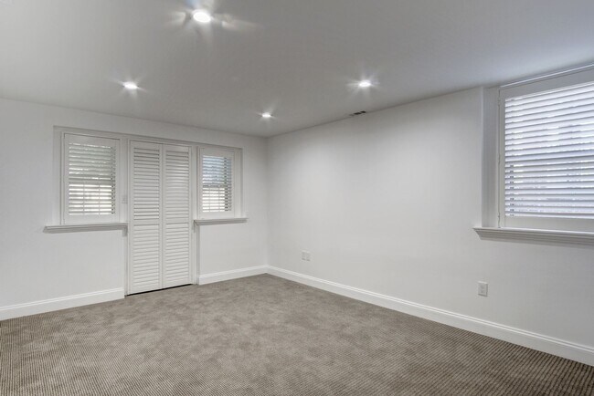 Building Photo - Updated 4 BD, 3.5 BA Stately Colonial on Kalmia RD in NW DC!!