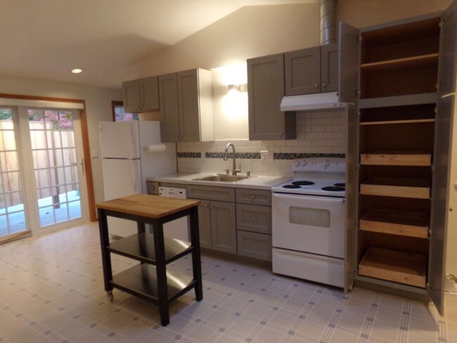 Building Photo - 1 BR, 1 BA ADU ~WATER/SEWER/GARBAGE/ELECTRIC INCLUDED!