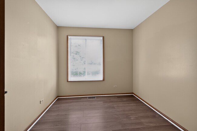 Building Photo - 1371 Andover Dr