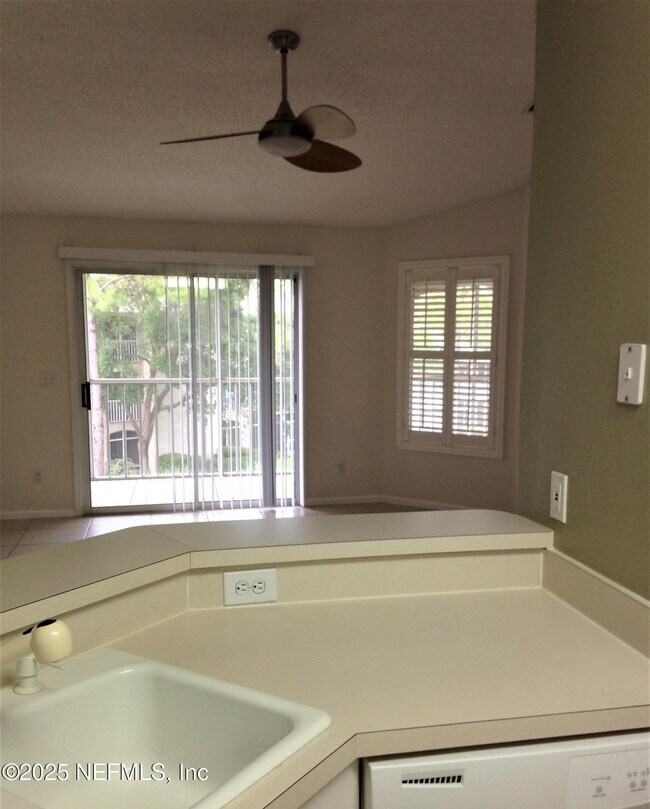 Building Photo - 800 Ironwood Dr
