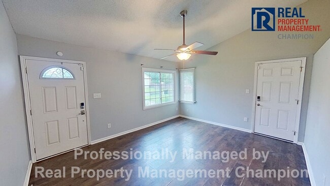 Building Photo - 3 BD/2 BA Home w/Attached Garage, Large Fenced Yard and Easy Access to Camp Lejeune