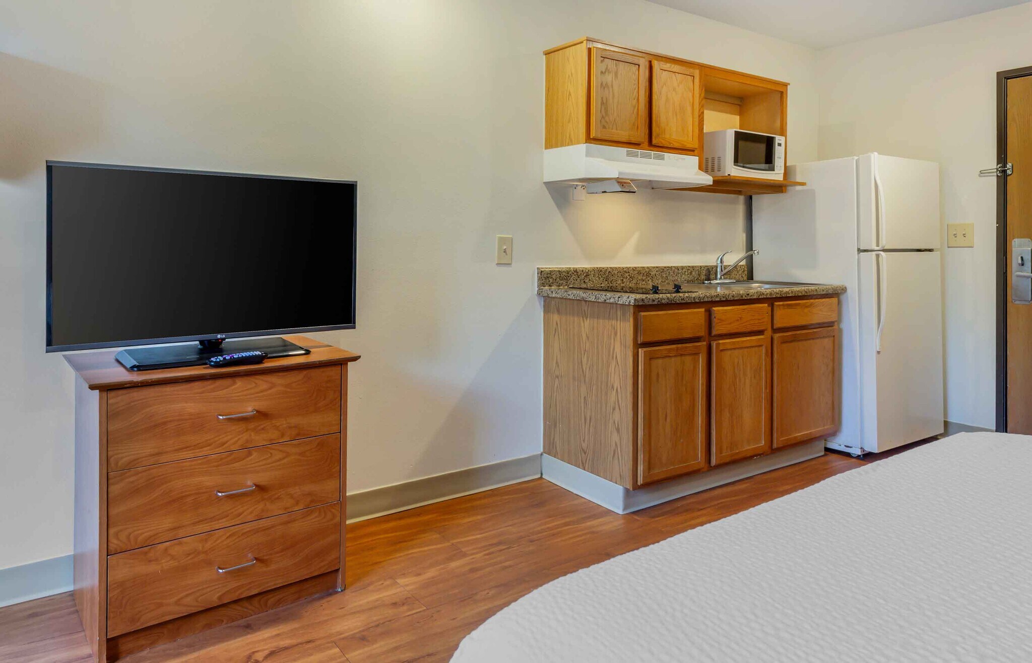 Building Photo - Furnished Studio-Fayetteville - West
