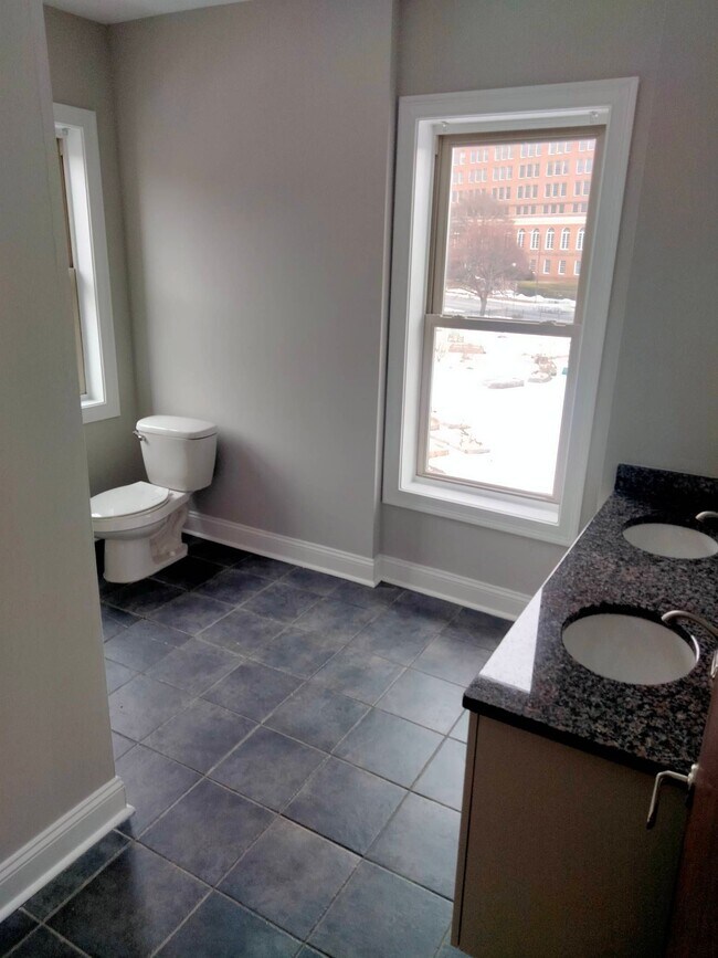 Building Photo - 10-12 Hawthorn St