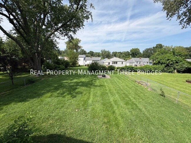 Building Photo - 10335 Lackland Rd