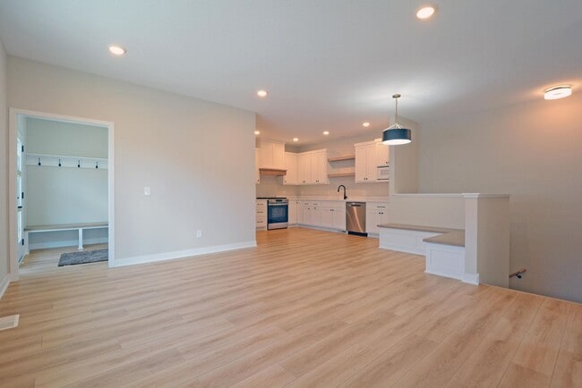 Building Photo - New Construction Townhouse Available Now in Roseville!