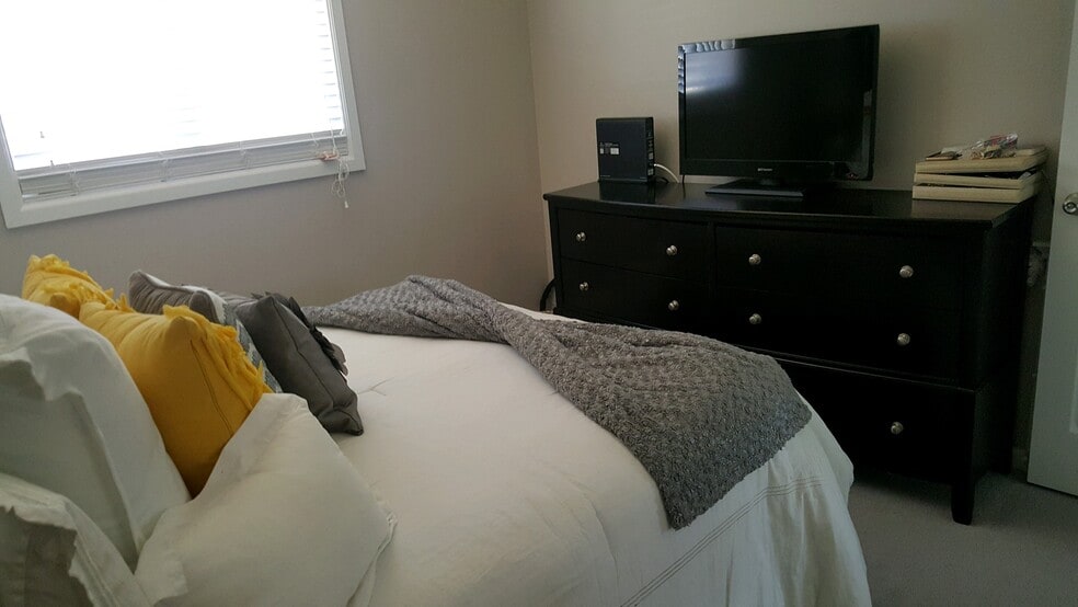 Bedroom 1 - 145 S 18th Ave