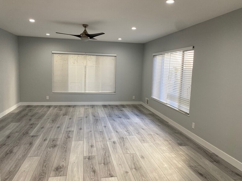 Living Room - 1st Floor - 1707 Barry Ave
