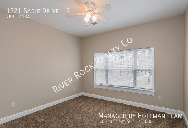 Building Photo - 1221 Sadie Dr