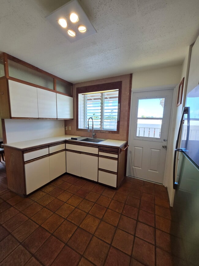 Building Photo - 46-305-305 Hoauna St