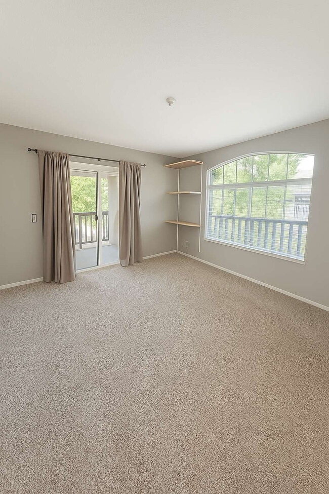 Building Photo - MOVE-IN READY – 1-BEDROOM CONDO IN TUSTIN ...
