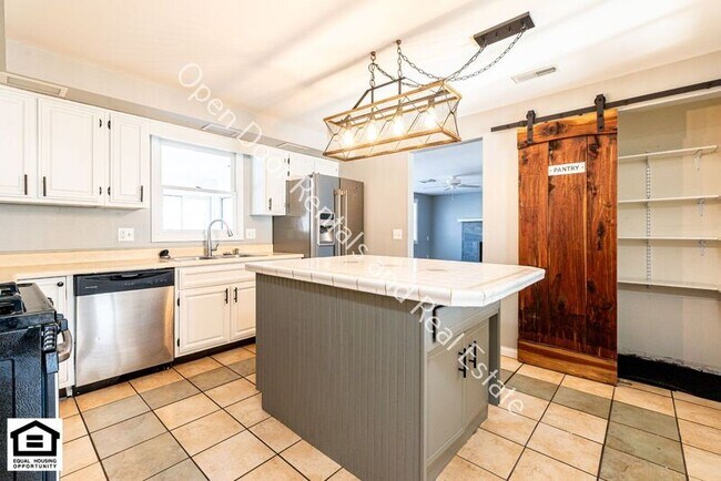 Building Photo - 1225 Clarion Dr