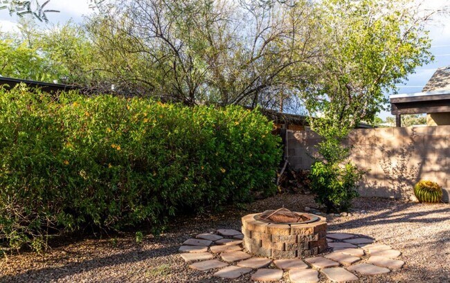 Building Photo - 4781 E Joslyn Heights Pl