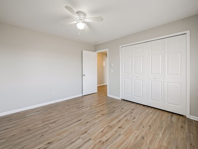 Building Photo - 825 S Grand Ave