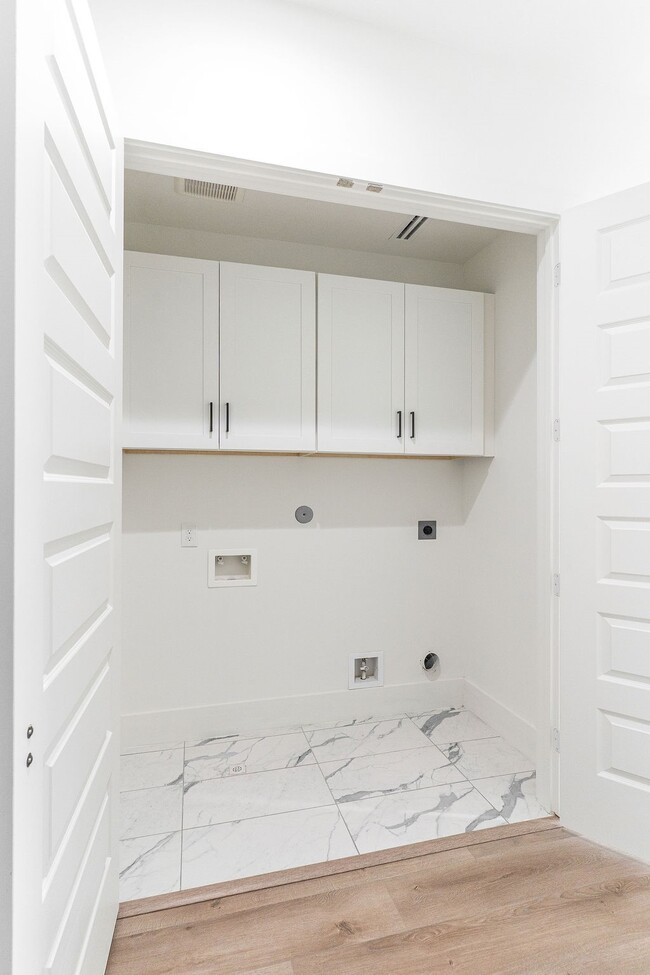 Building Photo - 5703 Dolores St