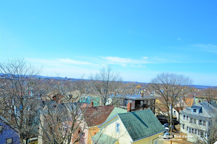 Building Photo - 35 Belmont St