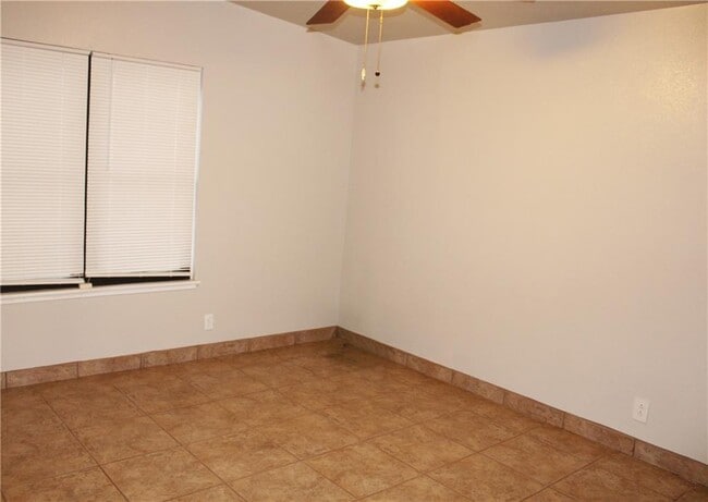 Building Photo - 740 Santa Clara Dr