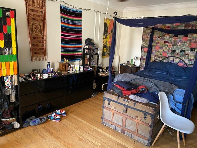 Building Photo - 7522 N Hoyne Ave