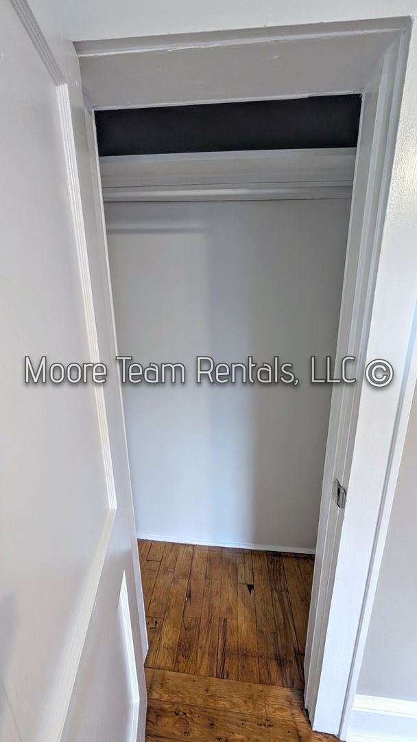 Building Photo - 906 White Pine Dr