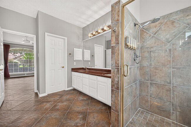 Building Photo - 2106 Avenida La Quinta St