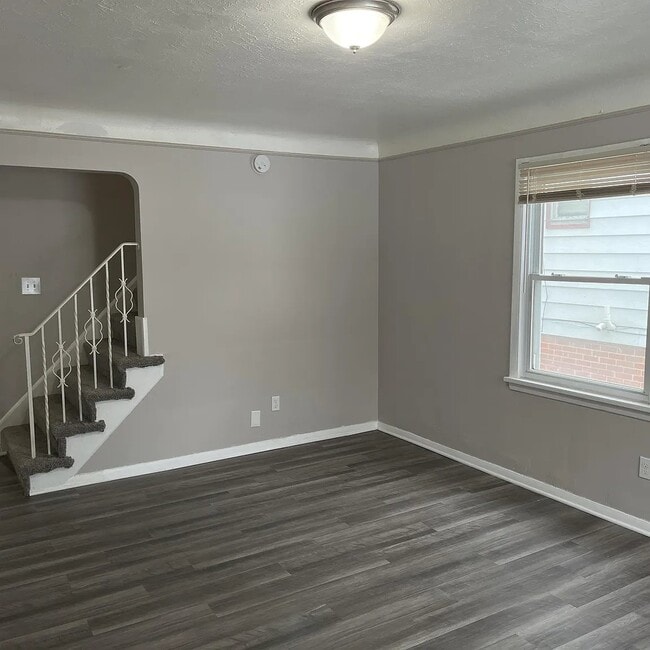 Building Photo - 4304 E 164th St