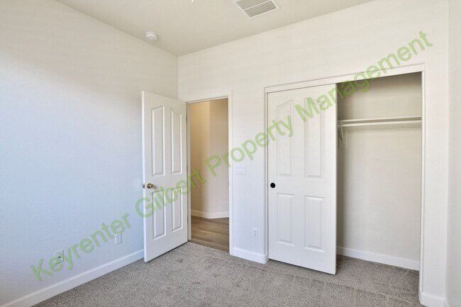 Building Photo - Beautiful Lyons Gate Home w/ Three Communi...