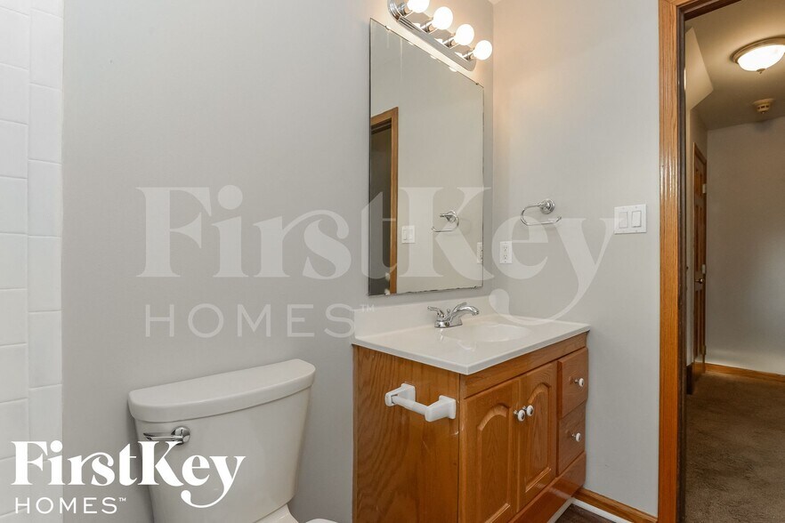 Building Photo - 5817 N Indiana Ave